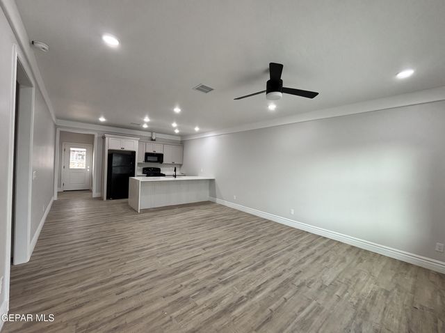 10371 Manzana Road A, Socorro, TX 79927