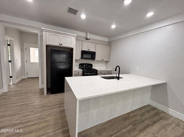 10371 Manzana Road A, Socorro, TX 79927