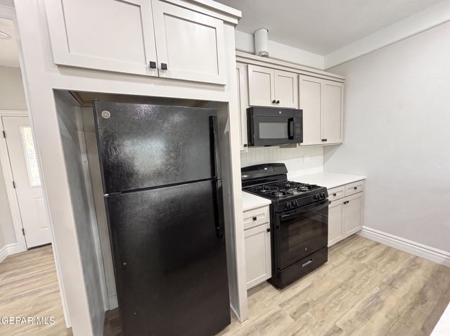 10371 Manzana Road A, Socorro, TX 79927
