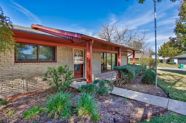 417 Willow Way, Gainesville, TX 76240