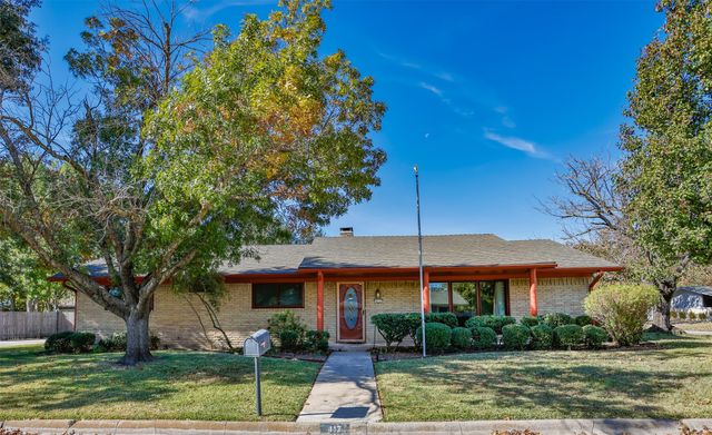 417 Willow Way, Gainesville, TX 76240