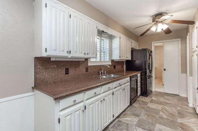 417 Willow Way, Gainesville, TX 76240