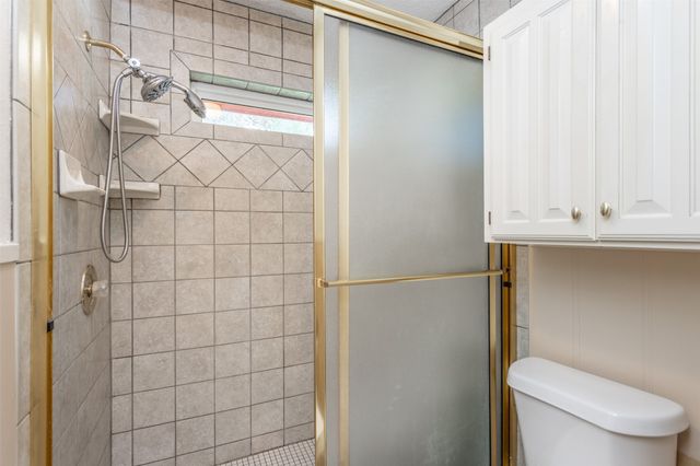 417 Willow Way, Gainesville, TX 76240