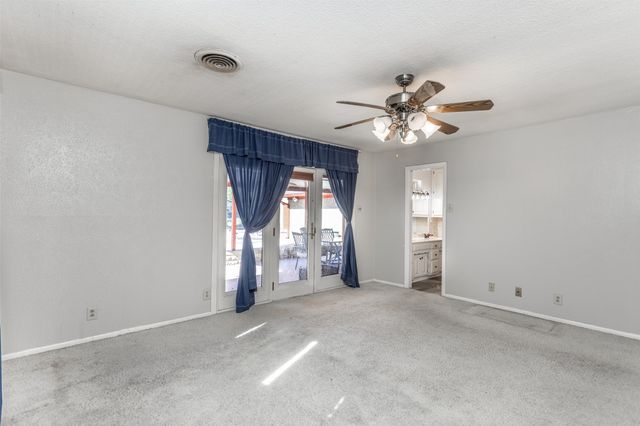 417 Willow Way, Gainesville, TX 76240