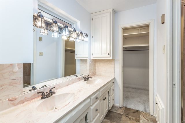 417 Willow Way, Gainesville, TX 76240