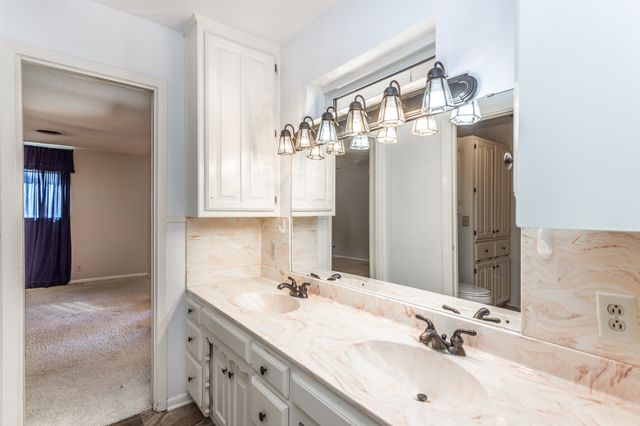 417 Willow Way, Gainesville, TX 76240