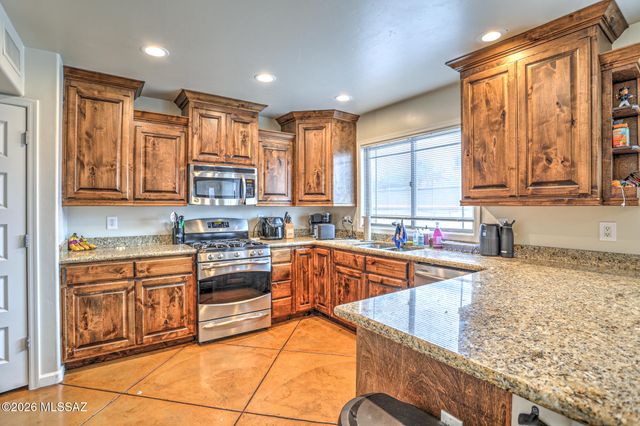 120 S Placita Colonia Solana, Tucson, AZ 85716