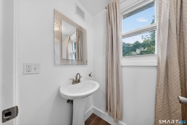 30 Noble Street, Stamford, CT 06902