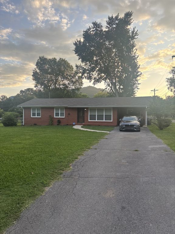 921 Betsy Pack Dr, Jasper, TN 37347