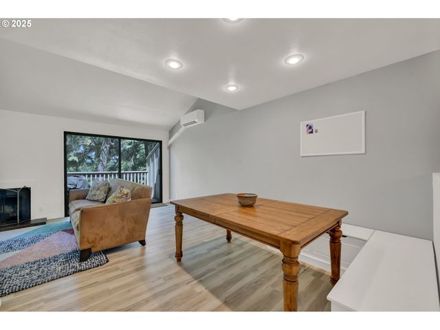 103 TREEHILL Loop, Eugene, OR 97405
