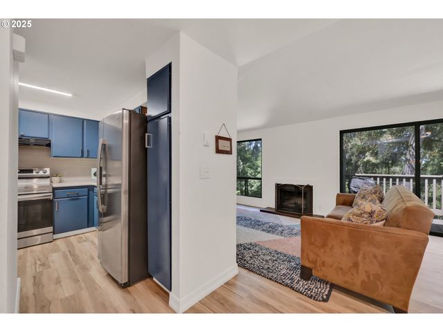 103 TREEHILL Loop, Eugene, OR 97405