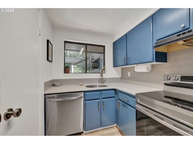 103 TREEHILL Loop, Eugene, OR 97405