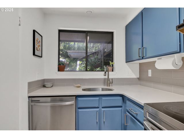 103 TREEHILL Loop, Eugene, OR 97405