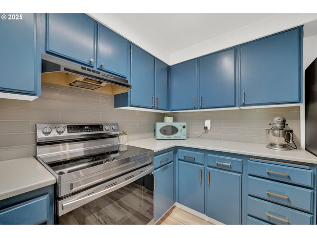 103 TREEHILL Loop, Eugene, OR 97405