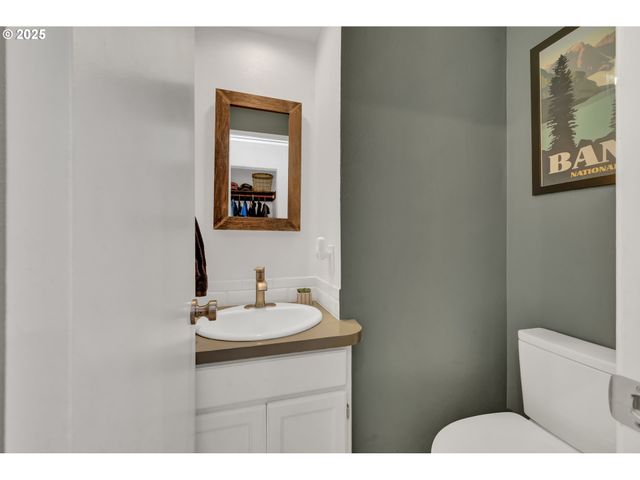103 TREEHILL Loop, Eugene, OR 97405