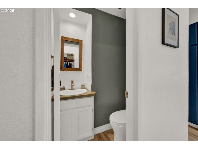 103 TREEHILL Loop, Eugene, OR 97405