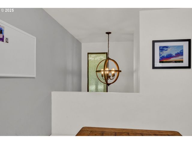 103 TREEHILL Loop, Eugene, OR 97405