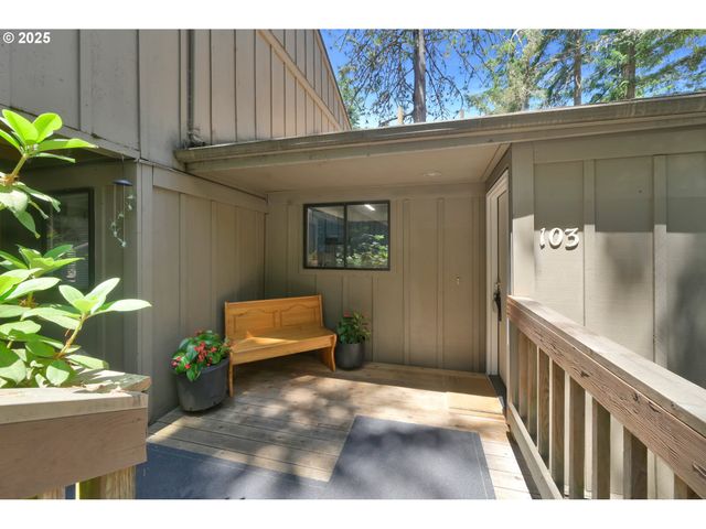 103 TREEHILL Loop, Eugene, OR 97405