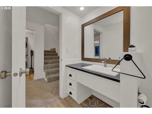 103 TREEHILL Loop, Eugene, OR 97405