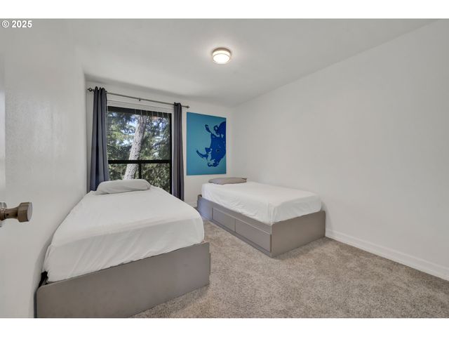 103 TREEHILL Loop, Eugene, OR 97405