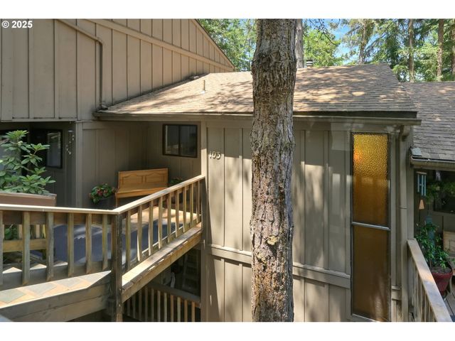 103 TREEHILL Loop, Eugene, OR 97405