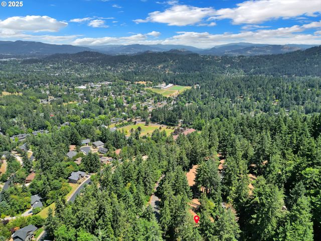 103 TREEHILL Loop, Eugene, OR 97405