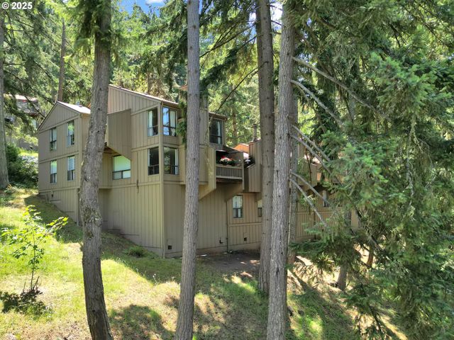 103 TREEHILL Loop, Eugene, OR 97405