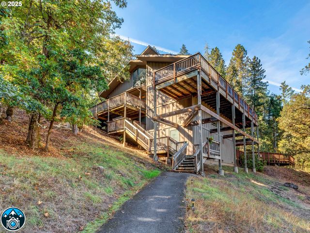 103 TREEHILL Loop, Eugene, OR 97405