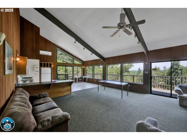 103 TREEHILL Loop, Eugene, OR 97405