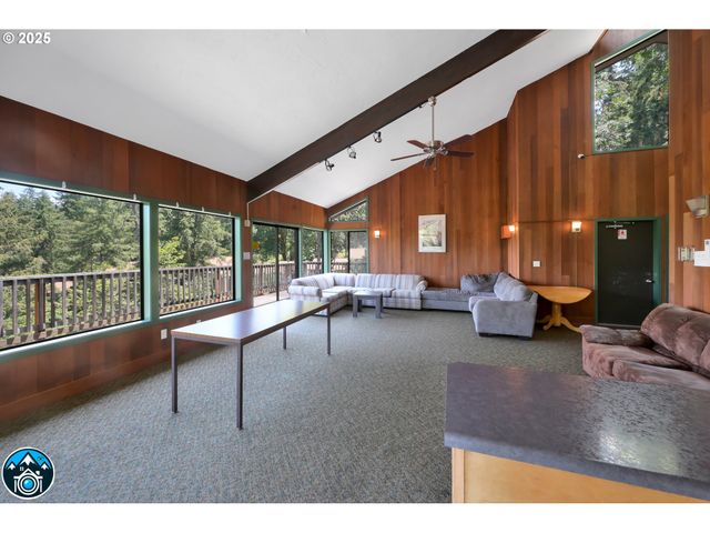 103 TREEHILL Loop, Eugene, OR 97405
