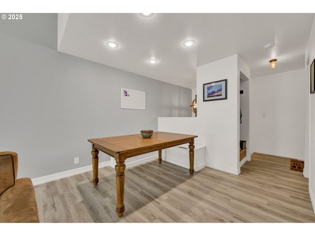 103 TREEHILL Loop, Eugene, OR 97405