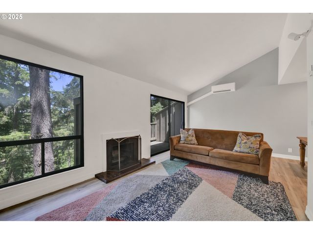 103 TREEHILL Loop, Eugene, OR 97405