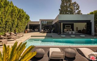 7139 Macapa Drive, Los Angeles, CA 90068