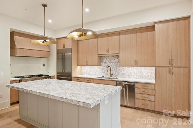 409 Queens Road 201, Charlotte, NC 28207