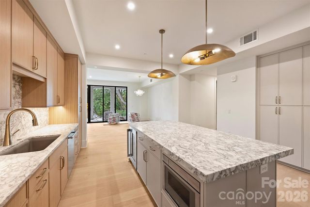 409 Queens Road 201, Charlotte, NC 28207