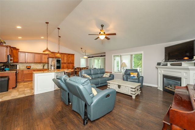4307 NE Michael Court, Ankeny, IA 50021