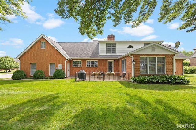 1 Lake Lorraine Drive, Swansea, IL 62226