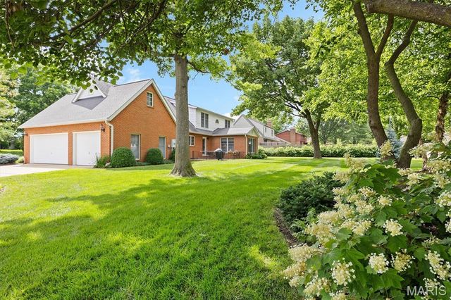 1 Lake Lorraine Drive, Swansea, IL 62226