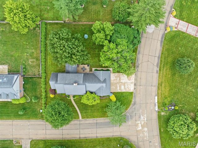 1 Lake Lorraine Drive, Swansea, IL 62226