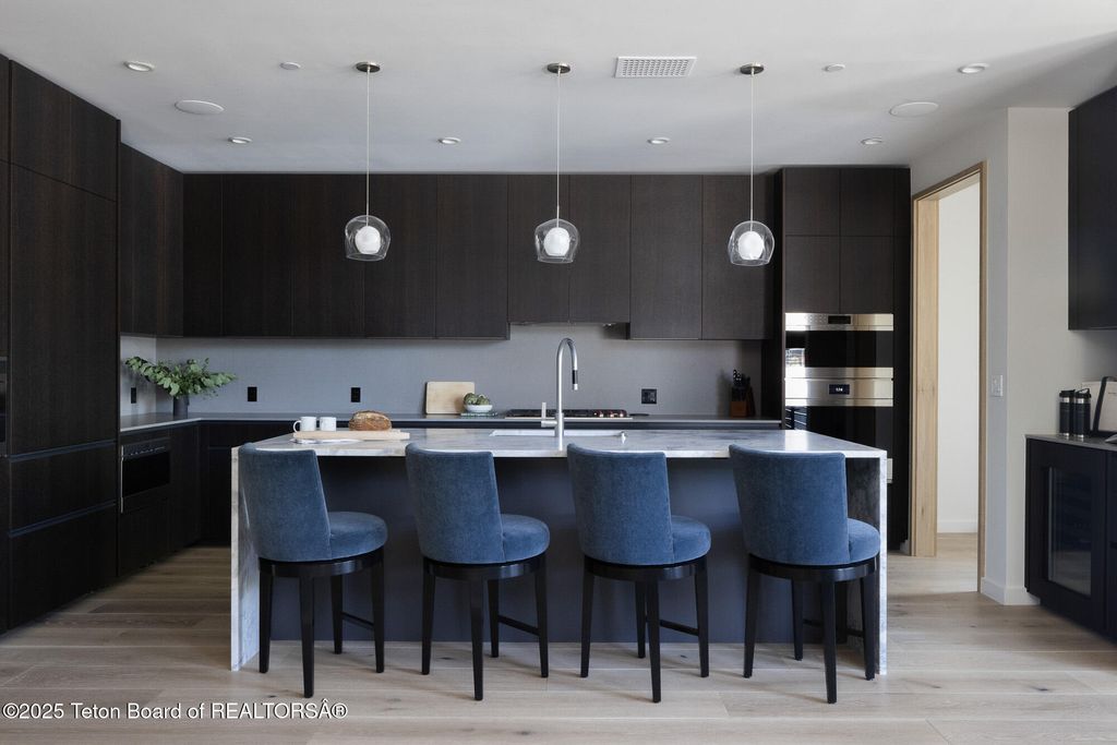 185 N GLENWOOD Street 9, Jackson, WY 83001 photo 4