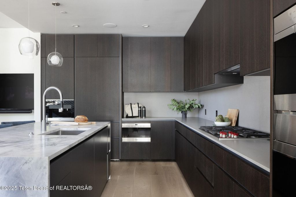 185 N GLENWOOD Street 9, Jackson, WY 83001 photo 5