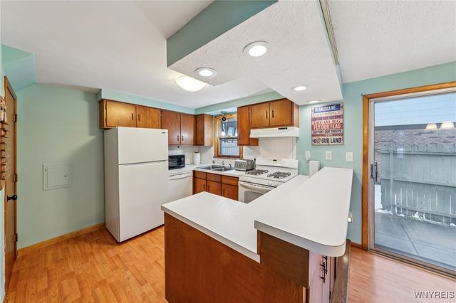 621 French Road R, Cheektowaga, NY 14227