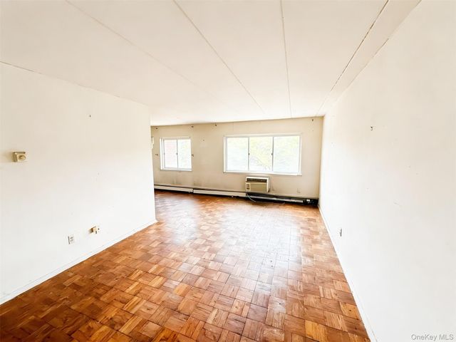 370 Central Park Avenue 4H, Scarsdale, NY 10583