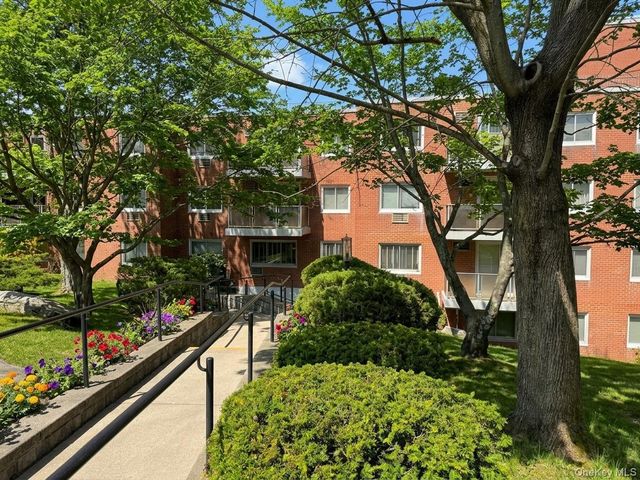 370 Central Park Avenue 4H, Scarsdale, NY 10583