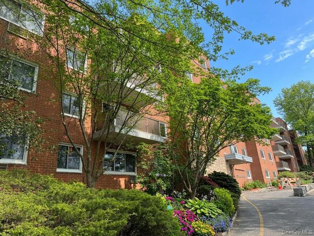 370 Central Park Avenue 4H, Scarsdale, NY 10583