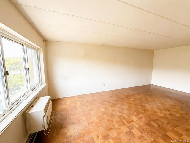 370 Central Park Avenue 4H, Scarsdale, NY 10583