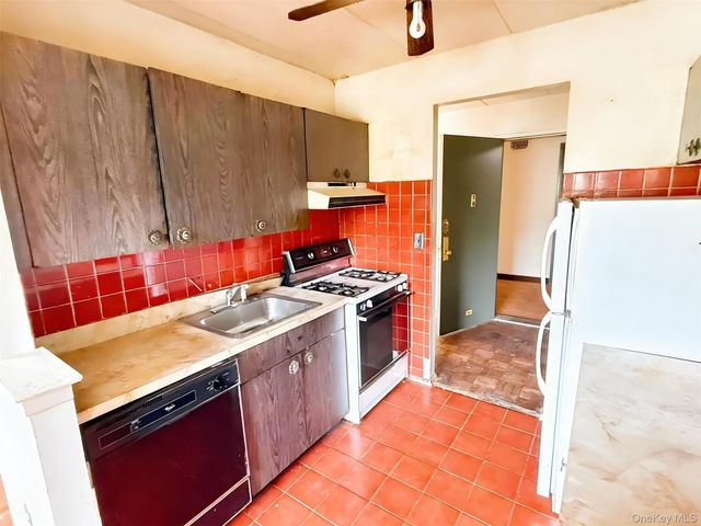 370 Central Park Avenue 4H, Scarsdale, NY 10583