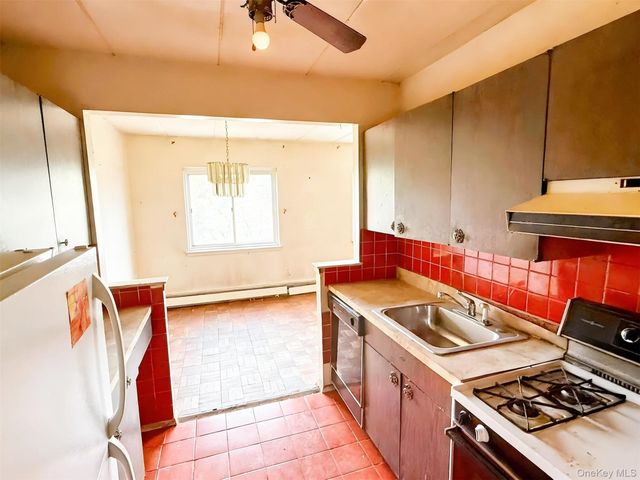 370 Central Park Avenue 4H, Scarsdale, NY 10583