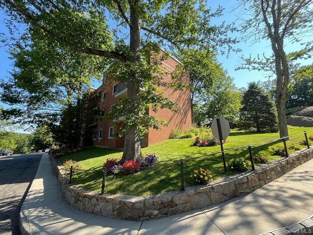 370 Central Park Avenue 4H, Scarsdale, NY 10583