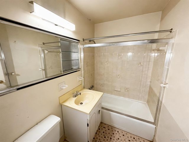 370 Central Park Avenue 4H, Scarsdale, NY 10583